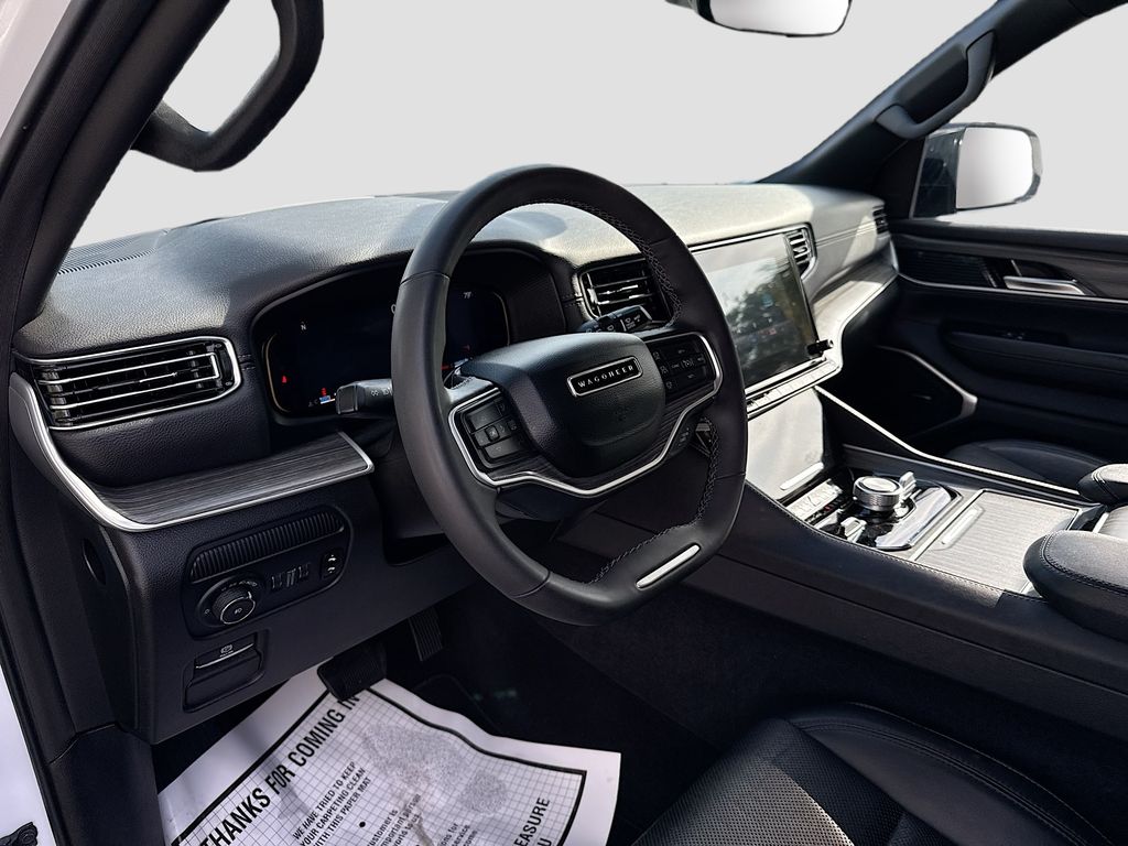 2024 Jeep Wagoneer L Series III - Photo 10
