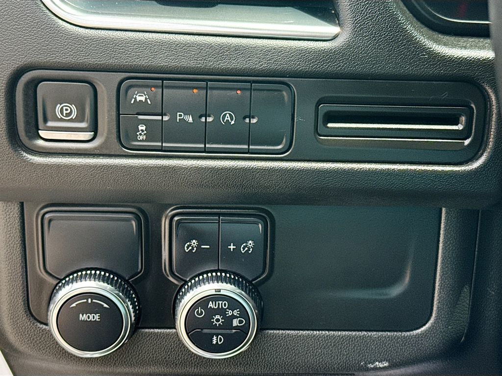2024 GMC Yukon XL SLT - Photo 11