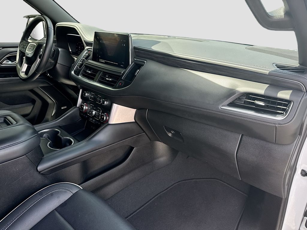 2024 GMC Yukon SLT - Photo 32