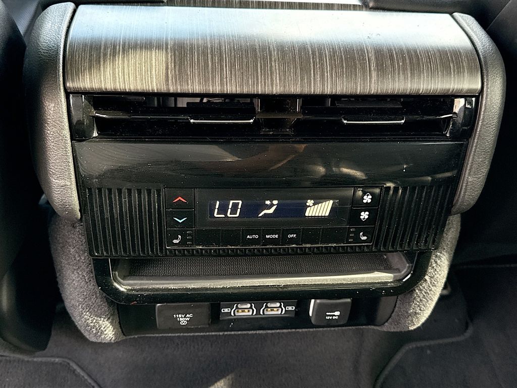 2024 Jeep Wagoneer L Series III - Photo 27