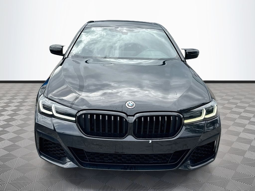 2021 BMW 540i fotoğraf 2