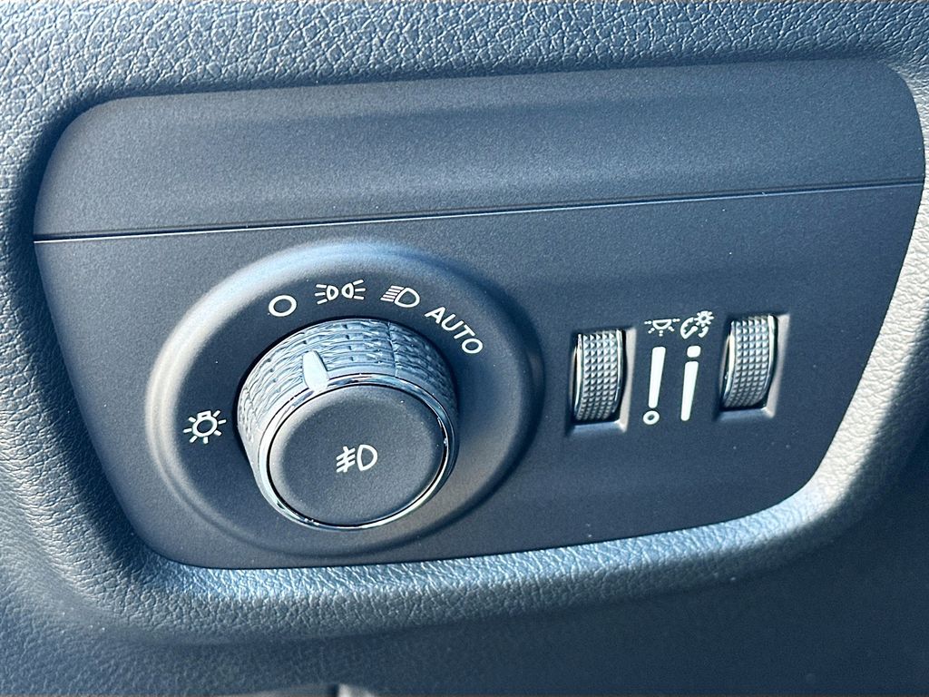 2025 Jeep Grand Cherokee Overland - Photo 11