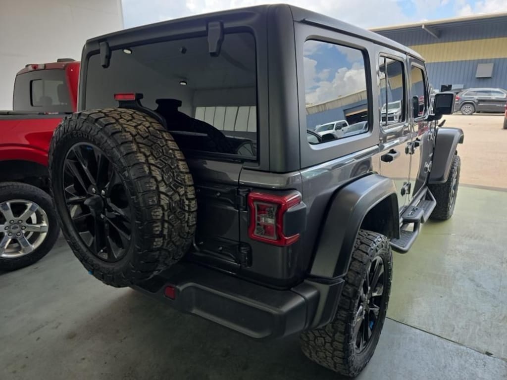 Used 2022 Jeep Wrangler Unlimited 4xe Sahara SUV