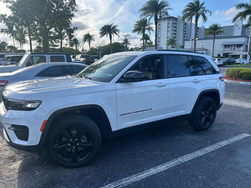 2023 Jeep Grand Cherokee Altitude X 4x4's photo