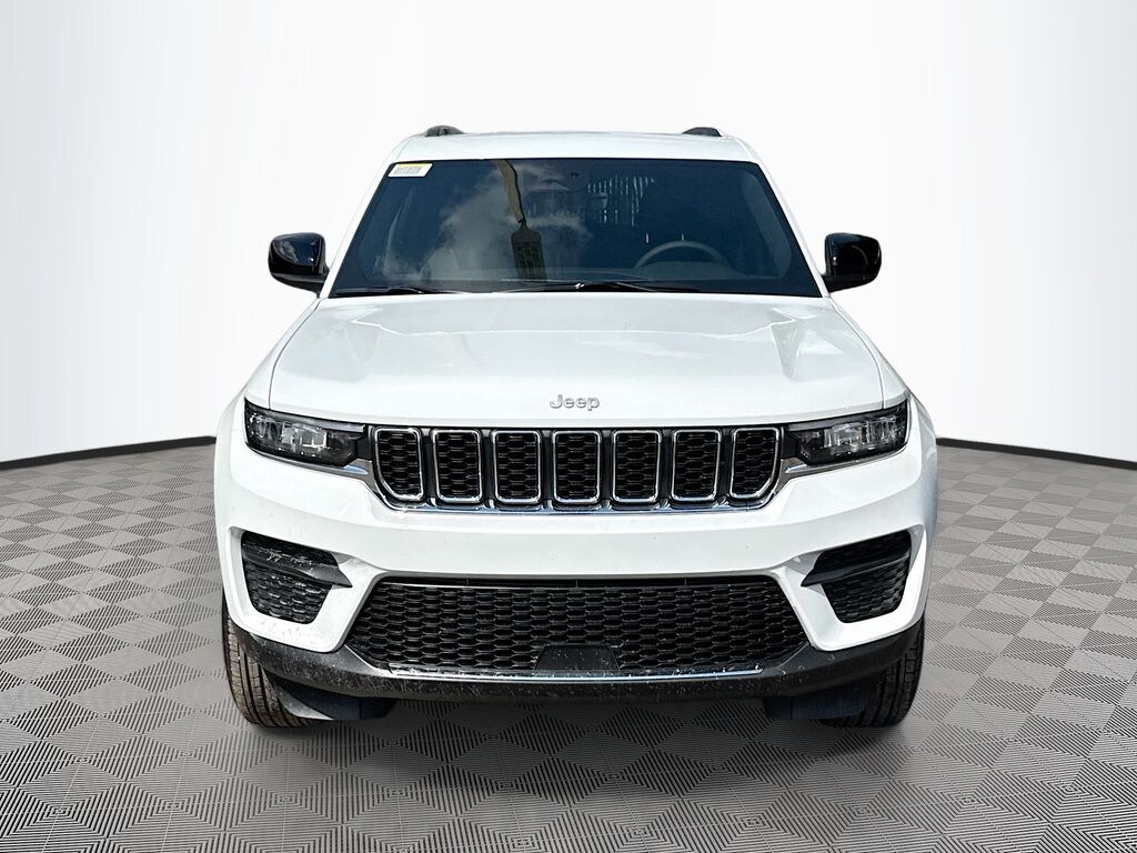 New 2026 Jeep Grand Cherokee Laredo 4x2 Sport Utility