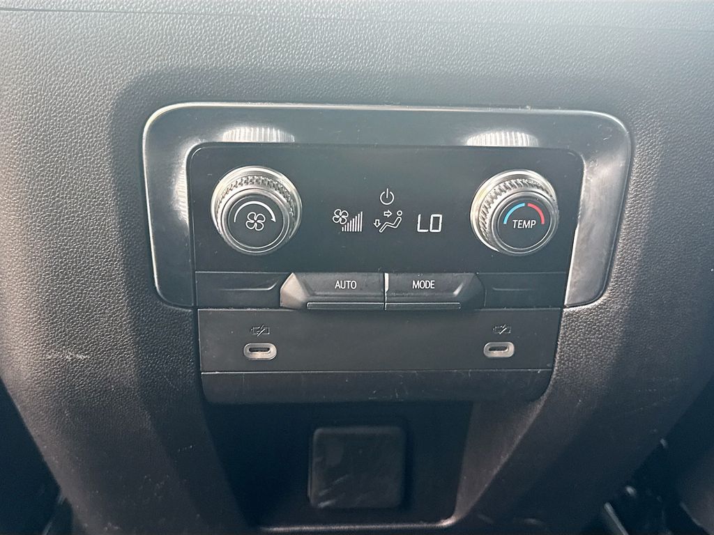 2024 GMC Yukon XL SLT - Photo 28