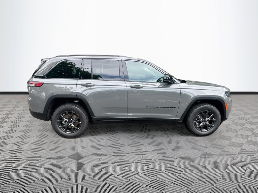 New 2027 Jeep Grand Cherokee Laredo Altitude Sport Utility