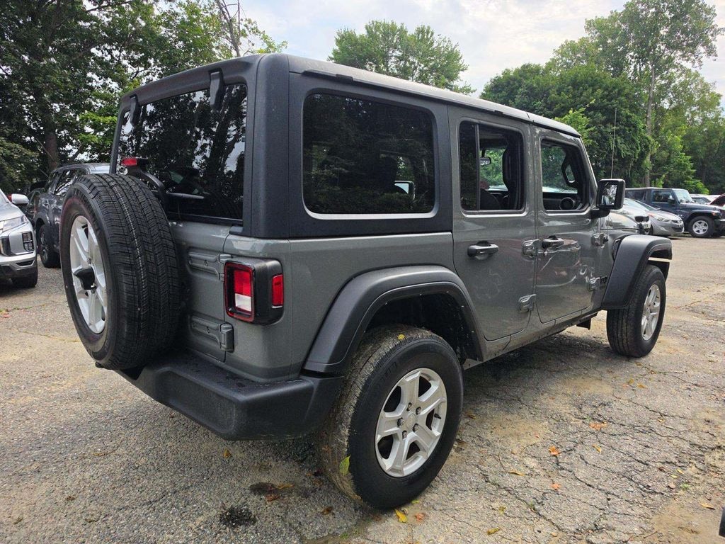 2022 Jeep Wrangler Unlimited Sport fotoğraf 3