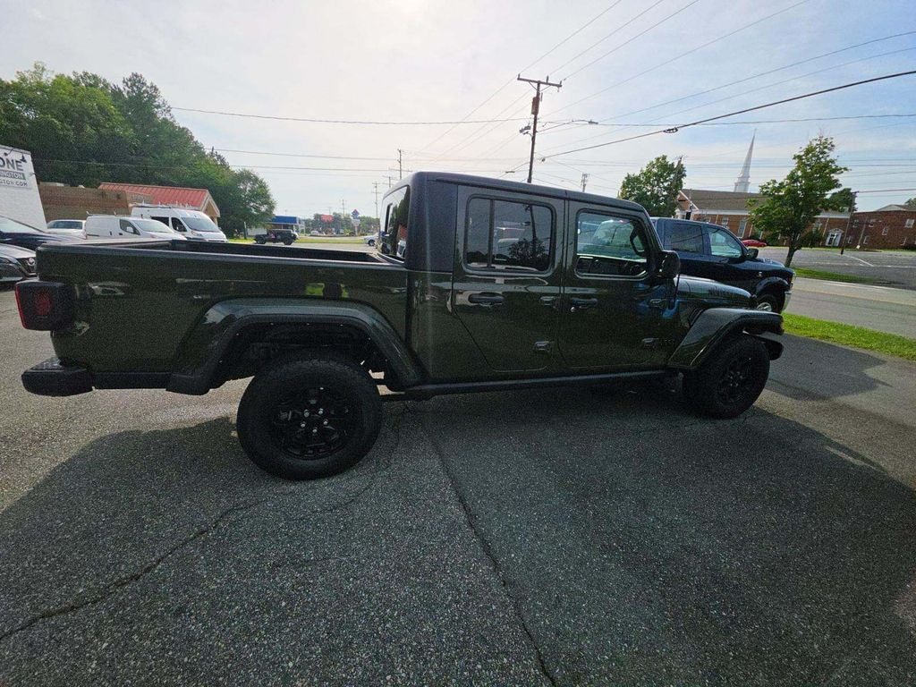 2022 Jeep Gladiator Sport