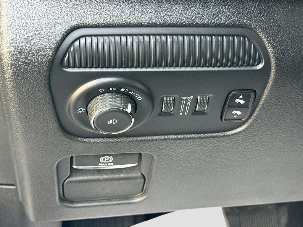 2024 Jeep Wagoneer L Series III - Photo 11