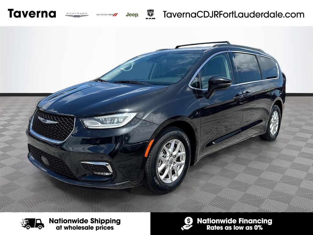 2022 Chrysler Pacifica Touring L's photo