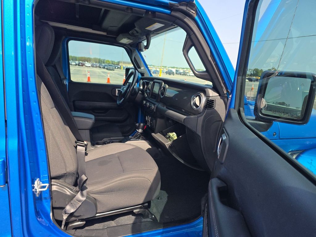 2022 Jeep Wrangler Unlimited Sahara fotoğraf 4