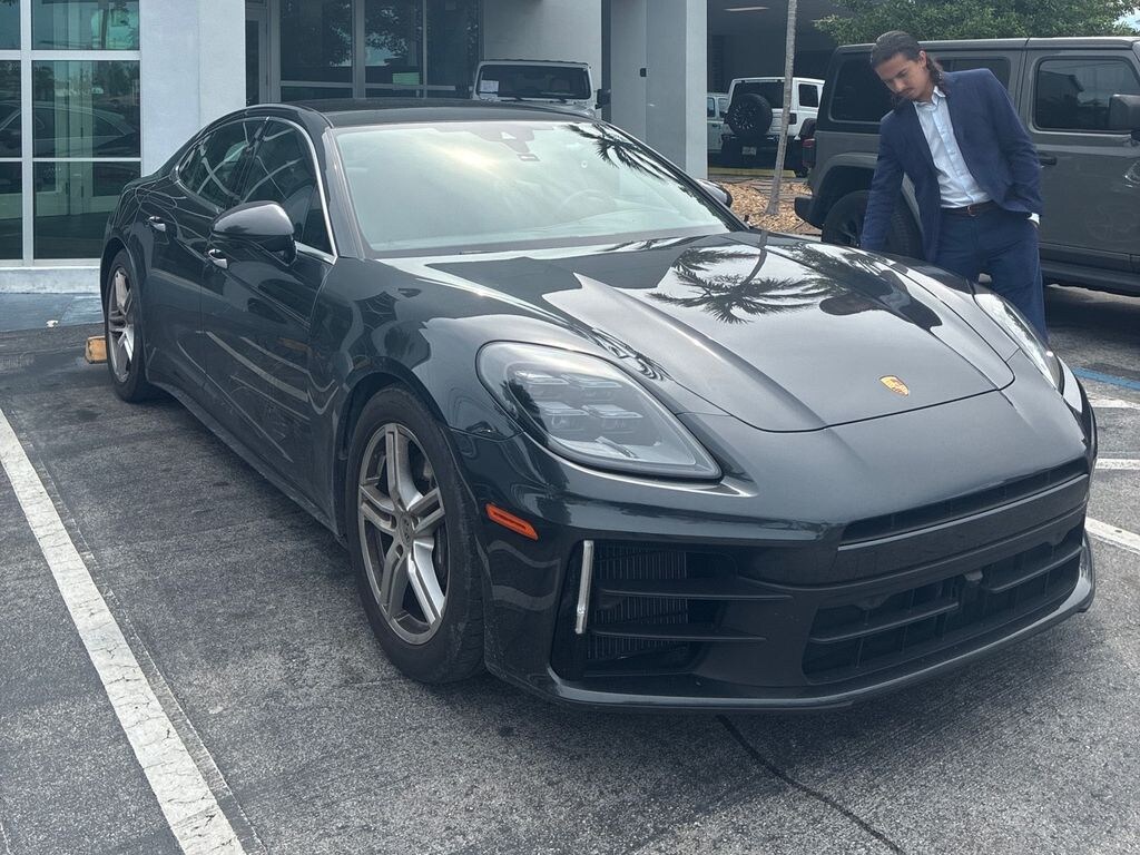 2025 Porsche Panamera 4