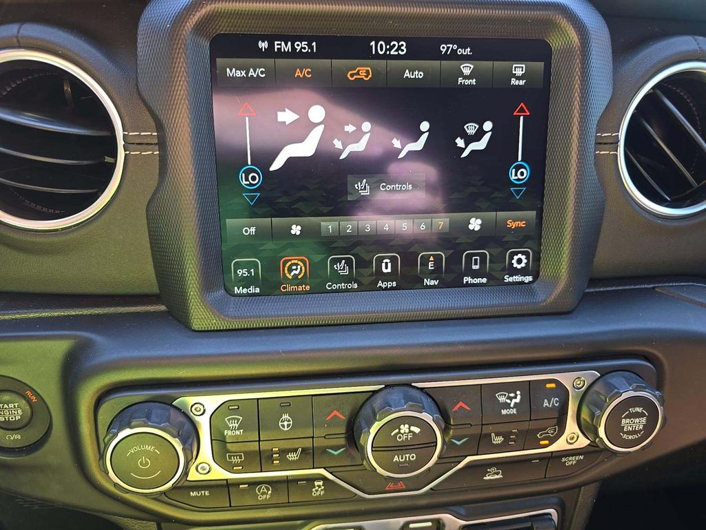 2022 Jeep Wrangler Unlimited Sahara fotoğraf 4