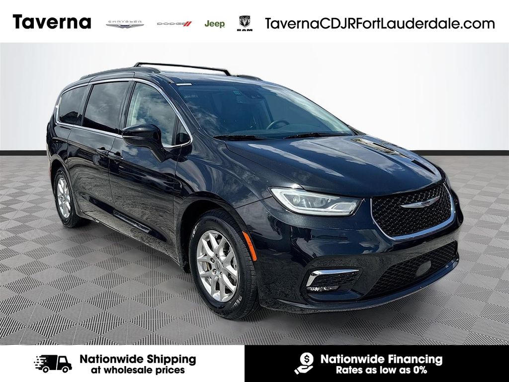 2022 Chrysler Pacifica Touring L's photo