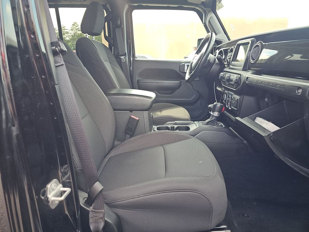 2022 Jeep Wrangler Unlimited Sport fotoğraf 4