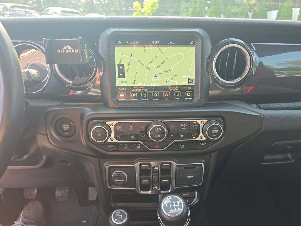 2022 Jeep Wrangler Unlimited Sahara fotoğraf 5