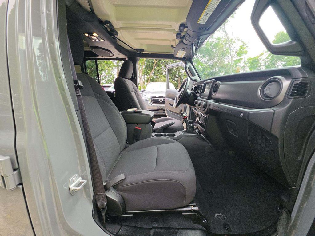 2022 Jeep Wrangler Unlimited Sport fotoğraf 4