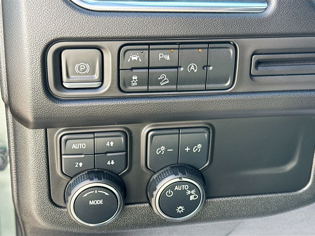 2024 Chevrolet Suburban Premier - Photo 11
