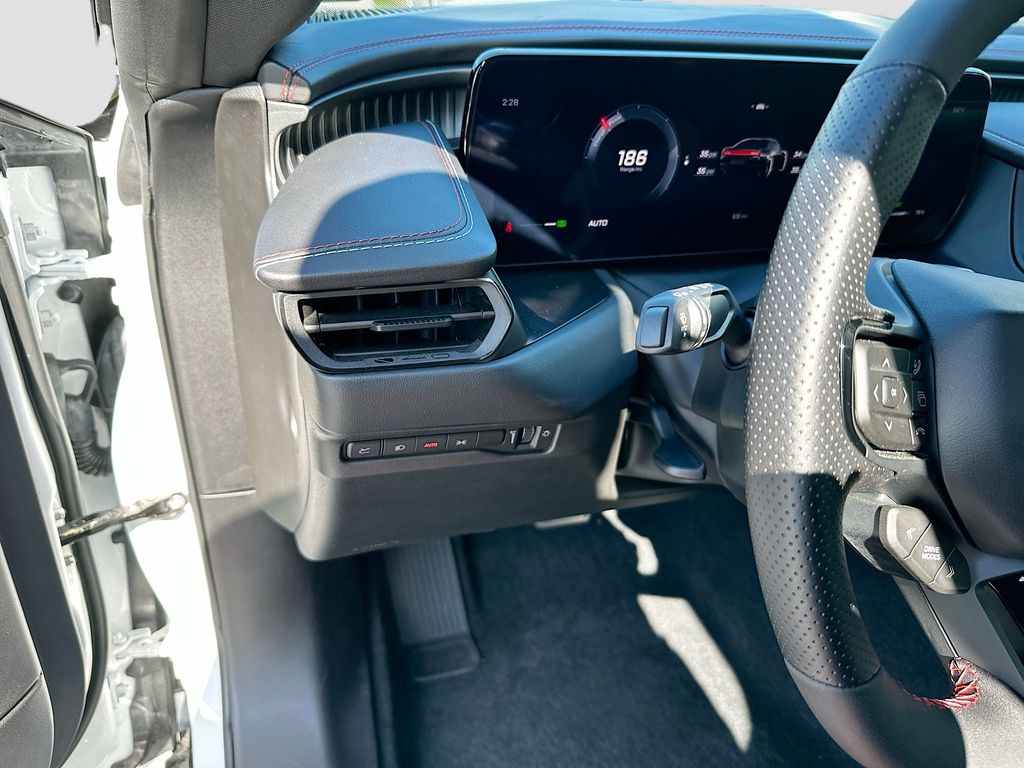 2025 Dodge Charger Daytona Scat Pack - Photo 10
