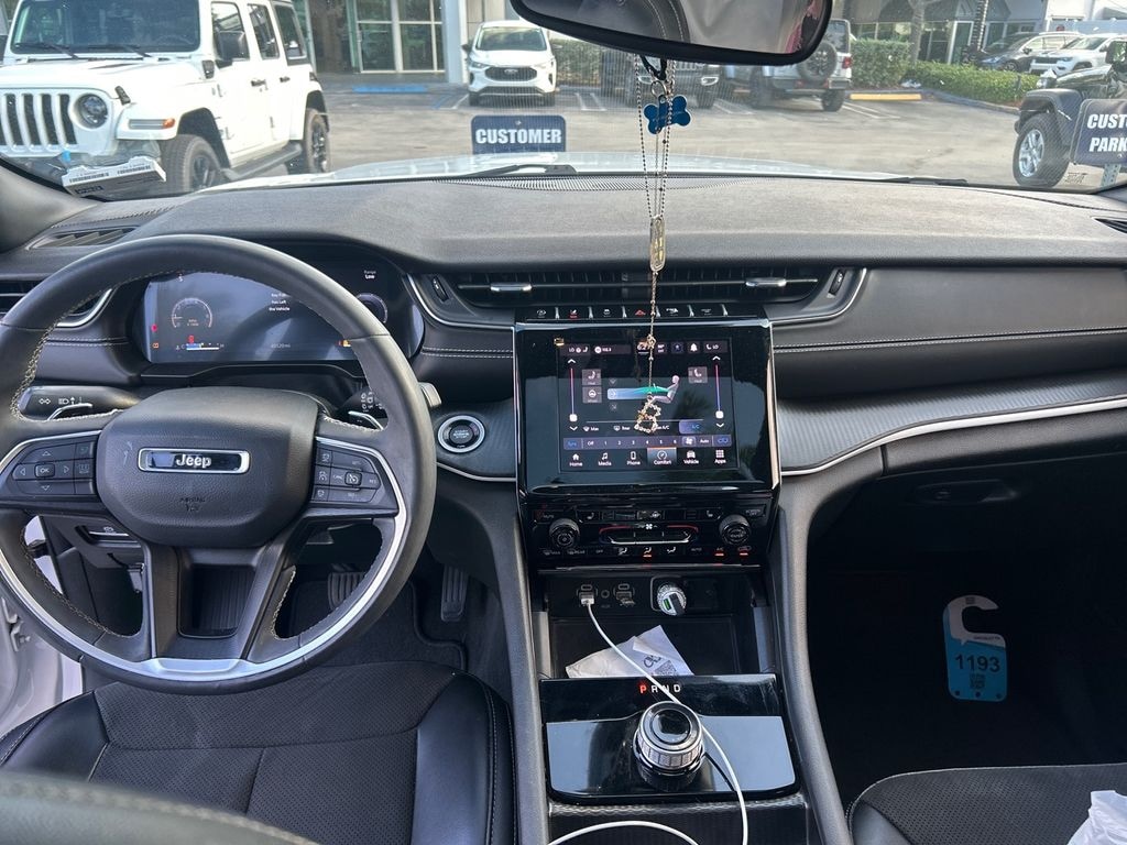 Used 2023 Jeep Grand Cherokee Laredo SUV