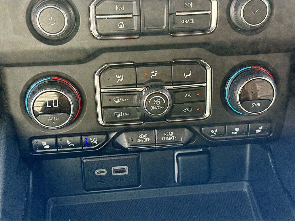 2024 Chevrolet Suburban Premier - Photo 17