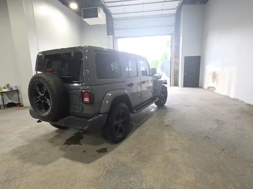 2022 Jeep Wrangler Unlimited Sahara fotoğraf 3