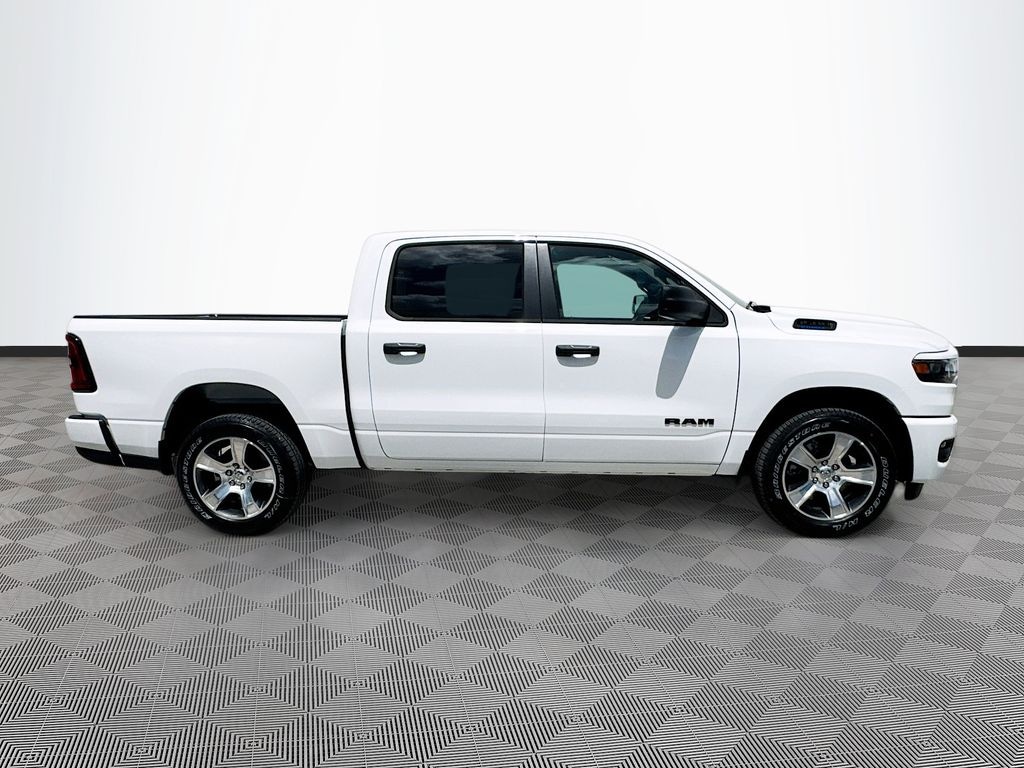 New 2026 Ram 1500 EXPRESS CREW CAB 4X2 5'7 BOX Pickup