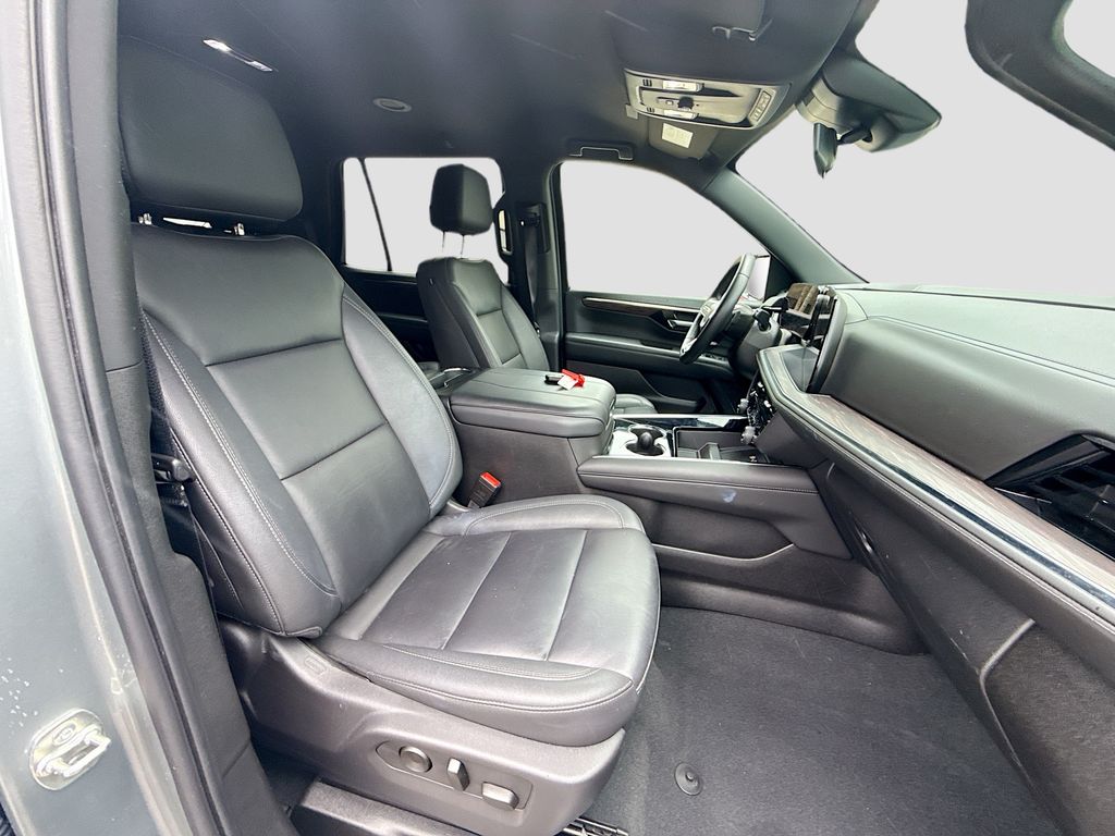 2025 Chevrolet Tahoe LT - Photo 30