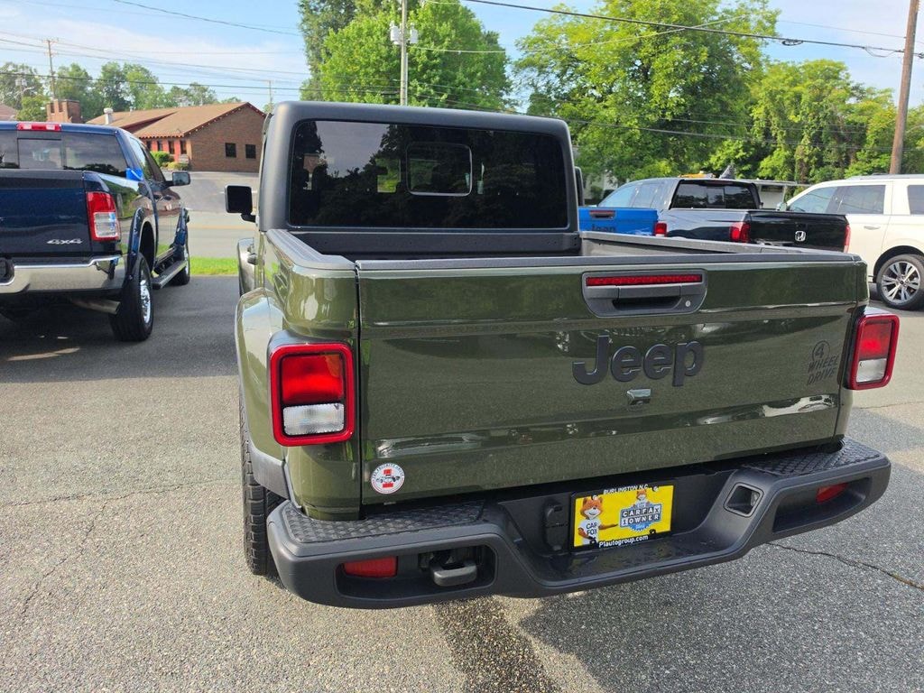 2022 Jeep Gladiator Sport fotoğraf 2