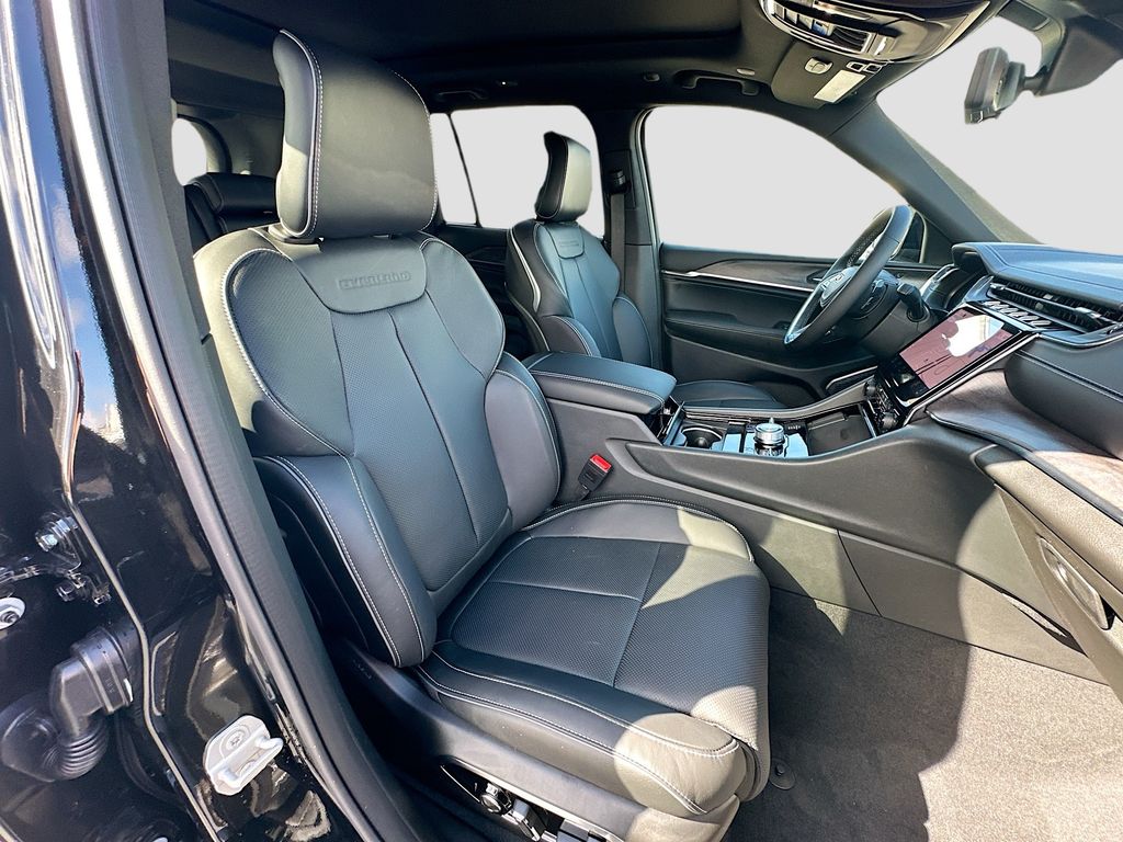 2025 Jeep Grand Cherokee Overland - Photo 31