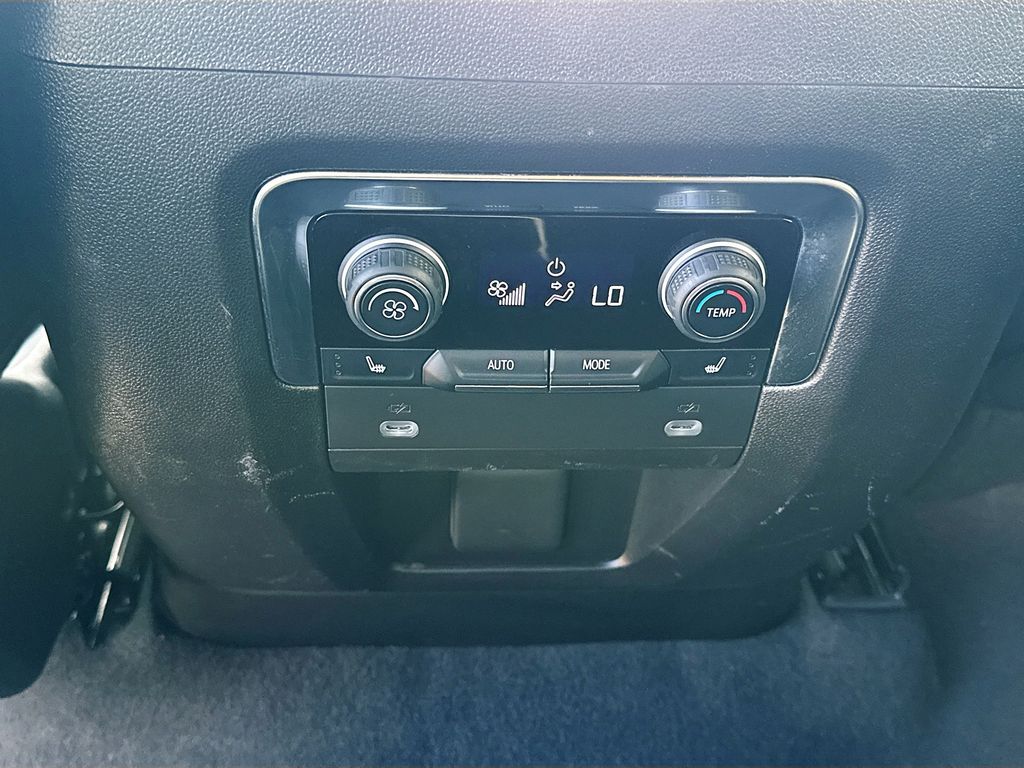2024 Chevrolet Suburban Premier - Photo 27