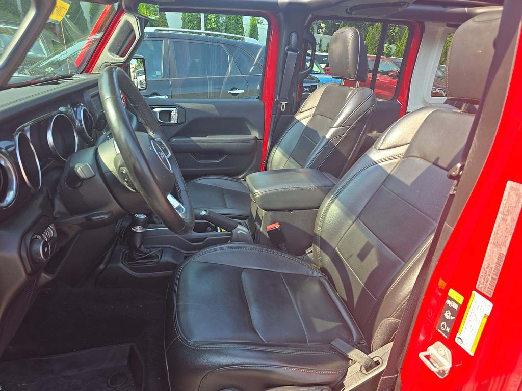 2022 Jeep Wrangler Unlimited Sahara fotoğraf 4