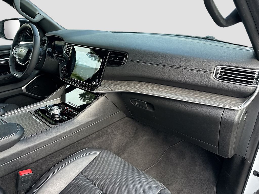 2024 Jeep Wagoneer L Series III - Photo 32