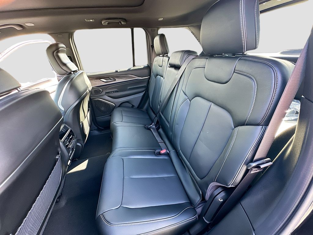 2025 Jeep Grand Cherokee Overland - Photo 27