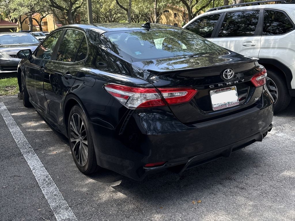 Used 2020 Toyota Camry SE Sedan