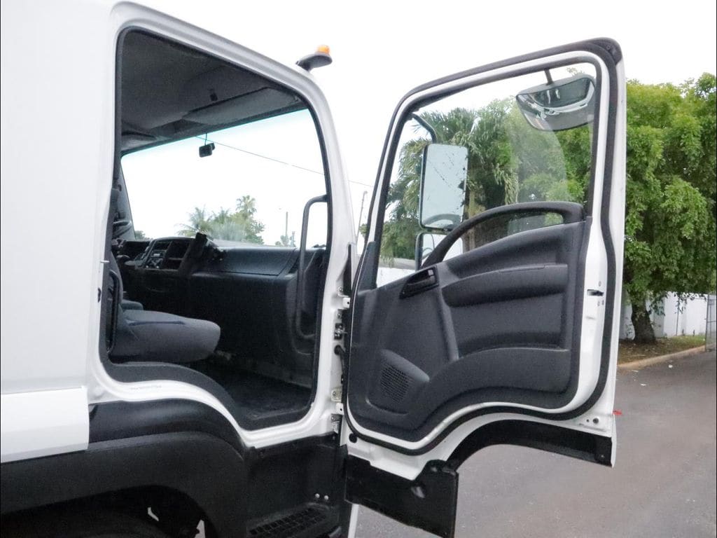 2022 Isuzu FTR - Photo 40