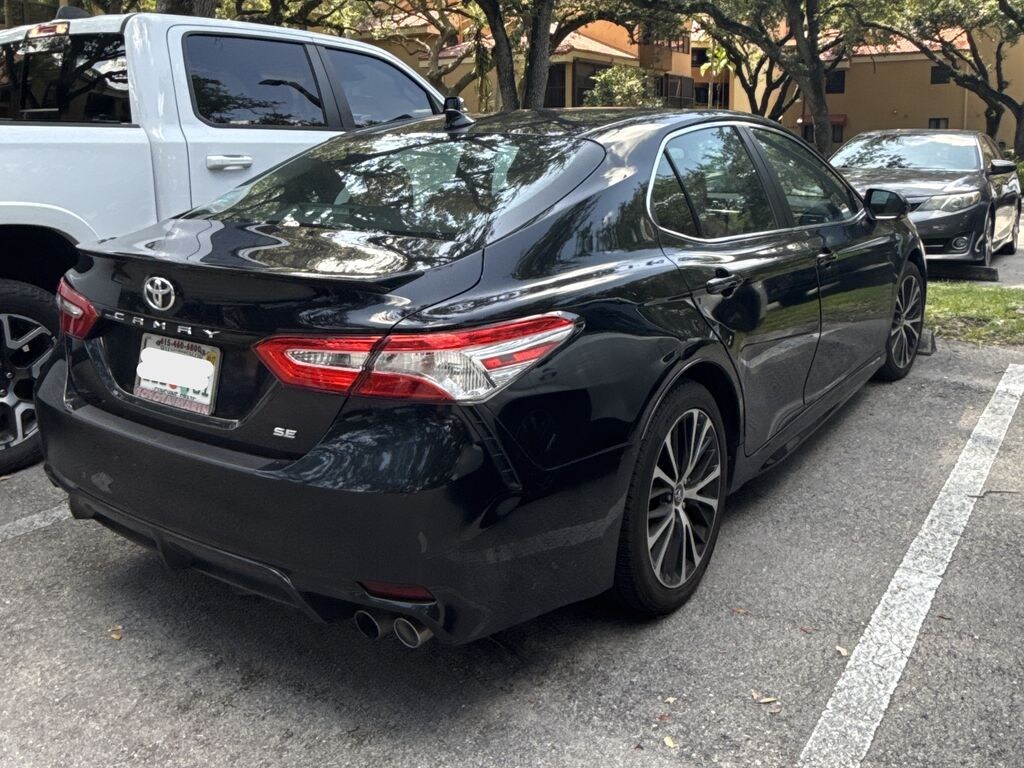 Used 2020 Toyota Camry SE Sedan