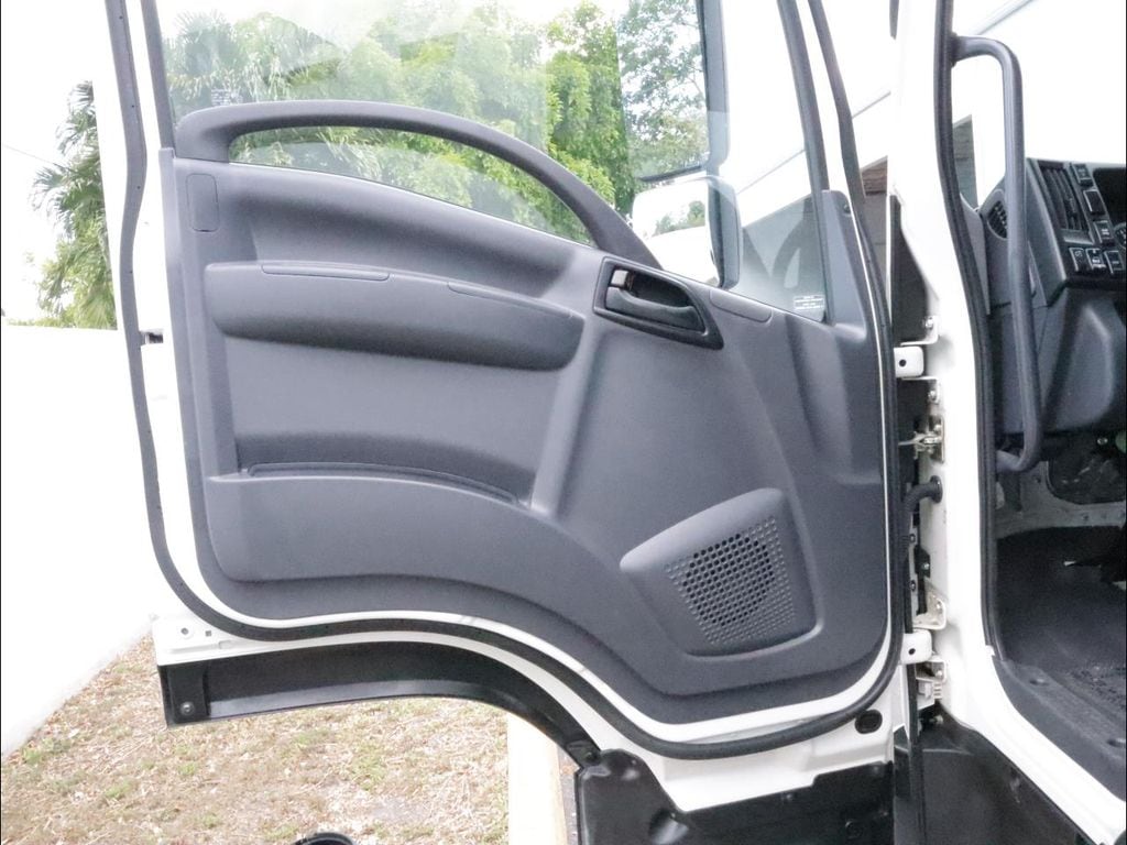 2022 Isuzu FTR - Photo 33