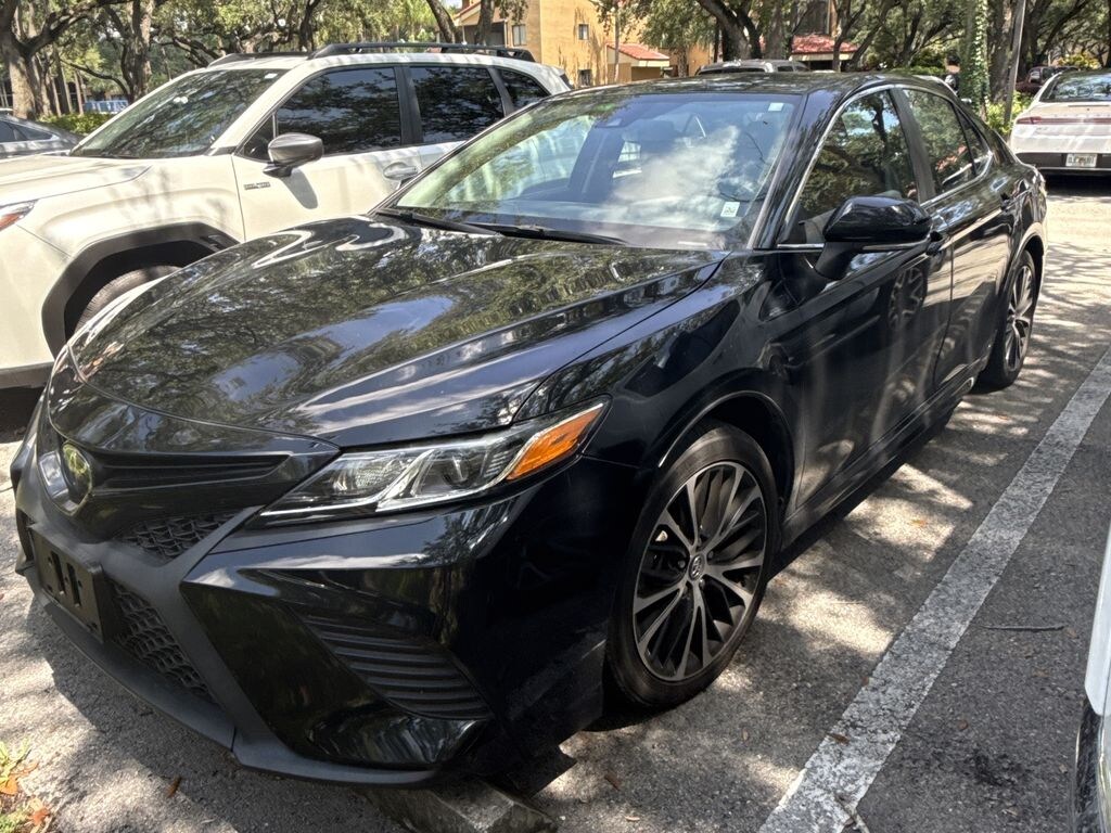 Used 2020 Toyota Camry SE Sedan