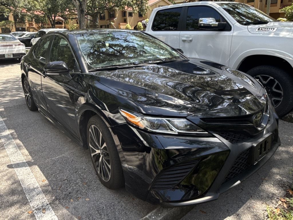 Used 2020 Toyota Camry SE Sedan