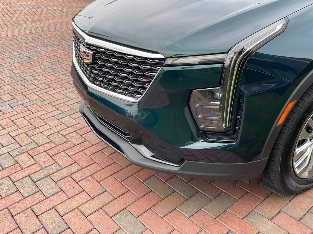 2024 Cadillac XT4 Premium Luxury photo 2