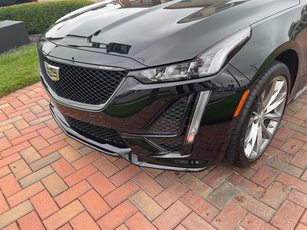 2024 Cadillac CT5 V photo 2