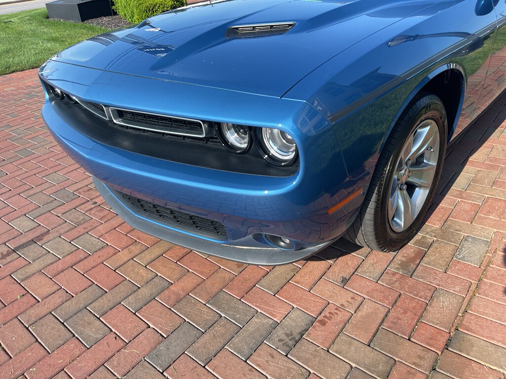 2022 Dodge Challenger SXT photo 2
