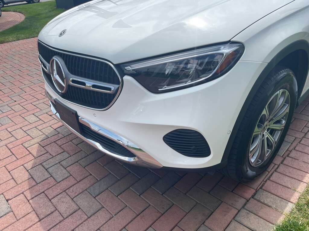 2024 Mercedes Benz GLC 300 photo 2