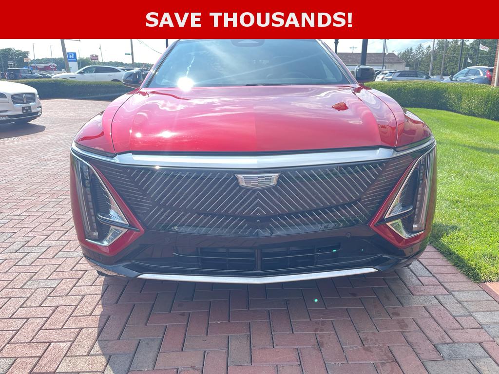 2024 Cadillac Lyriq Luxury photo 3