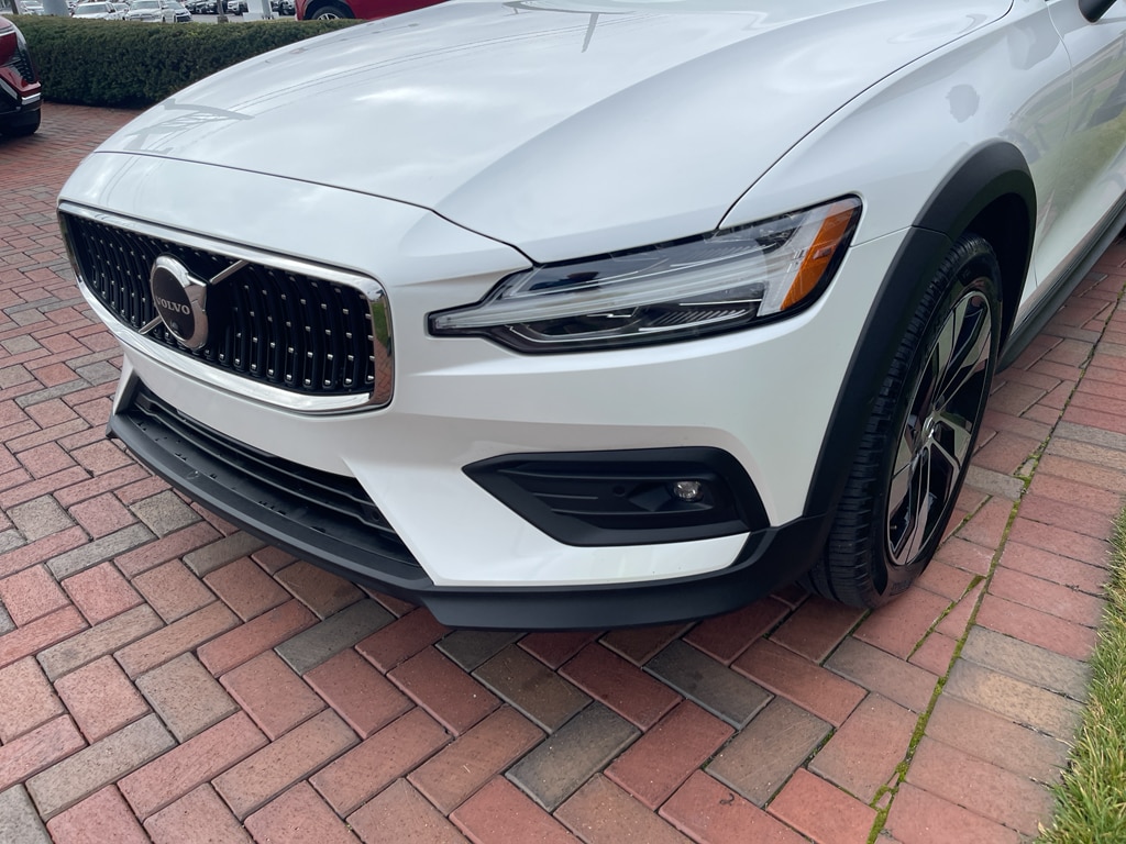 Used 2025 Volvo V60 Cross Country Plus