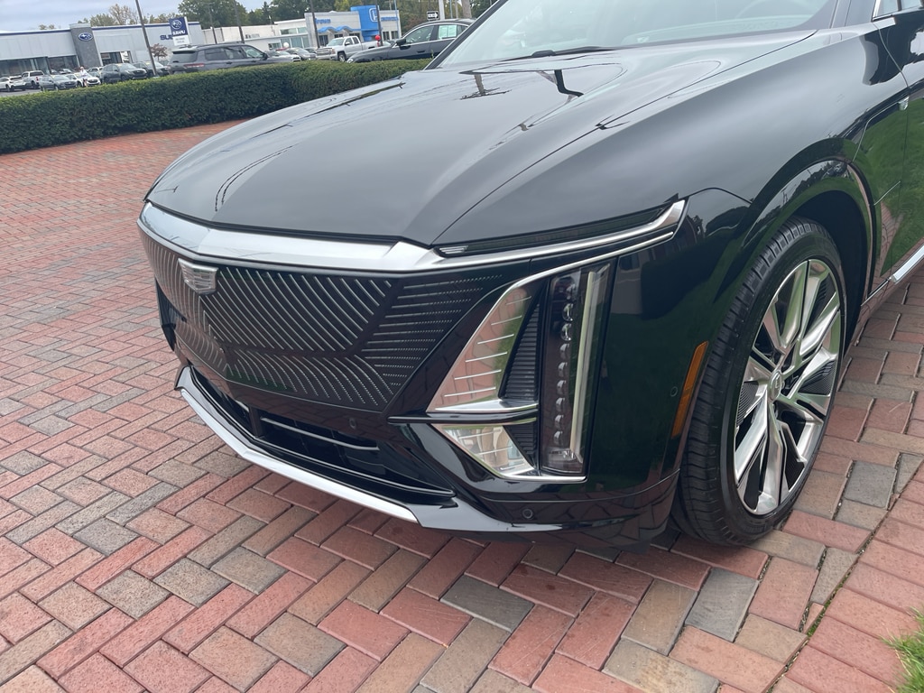 Used 2024 Cadillac LYRIQ Luxury 3 with VIN 1GYKPSRL0RZ105427 for sale in Toledo, OH