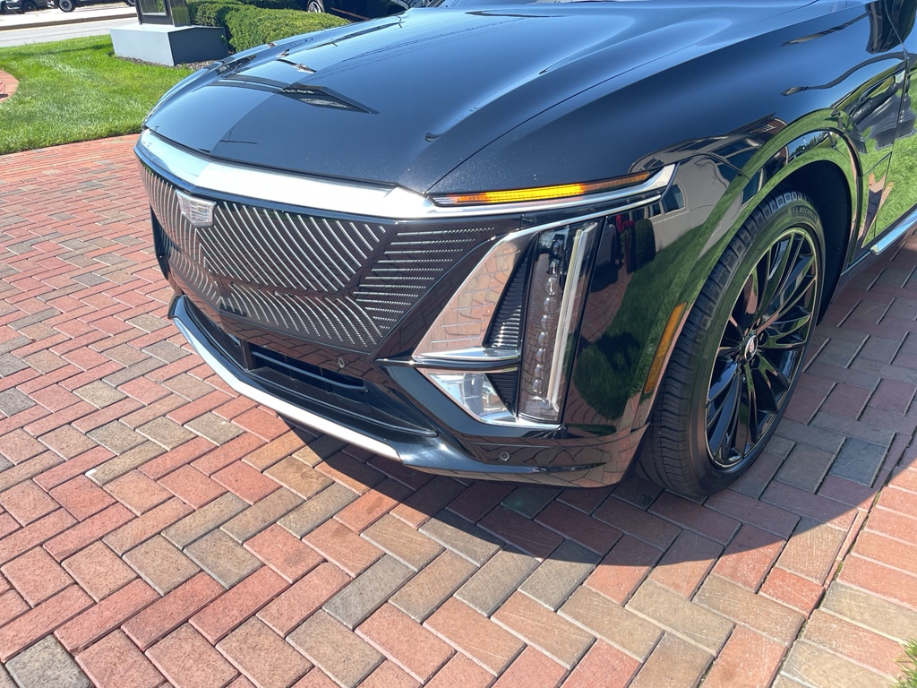 Used 2024 Cadillac LYRIQ Luxury 1 with VIN 1GYKPPRL5RZ136881 for sale in Toledo, OH