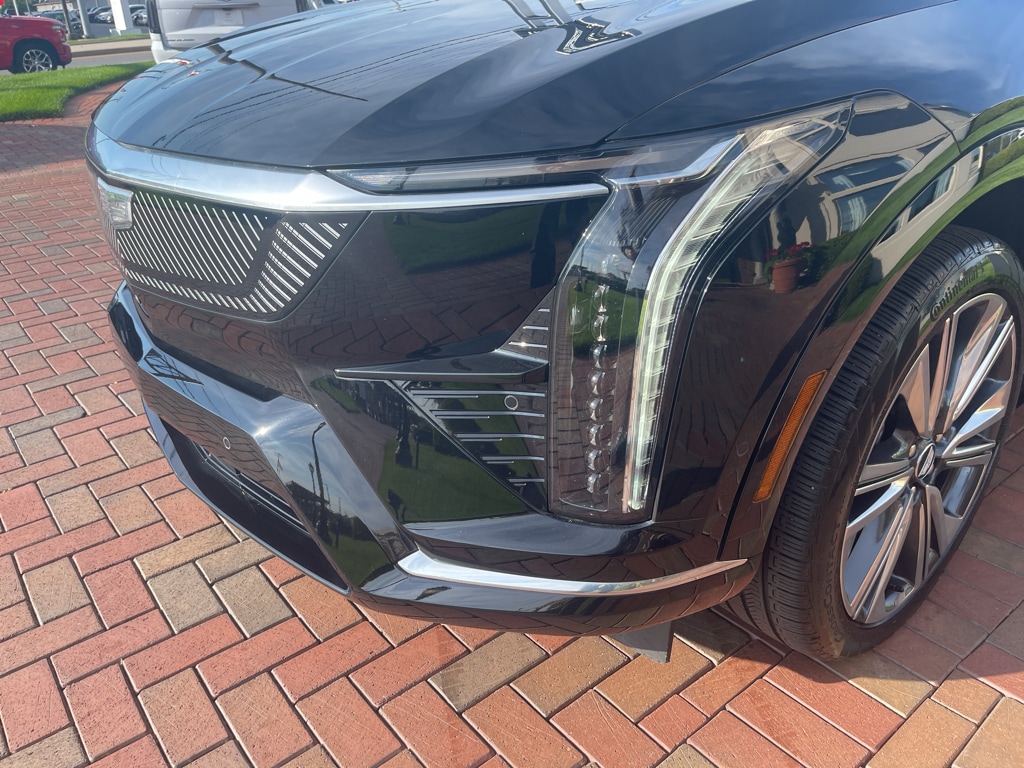 Used 2025 Cadillac OPTIQ Luxury 2 with VIN 3GYK3DMR2SS100087 for sale in Toledo, OH